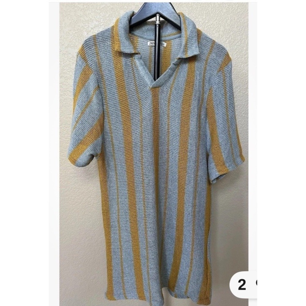 ZARA Men's Textured Knit V-neck Collared‎ Shirt-Blue/Gold Stripes•Size Large